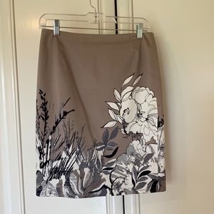 Tarahi neutral/floral pencil skirt size 6